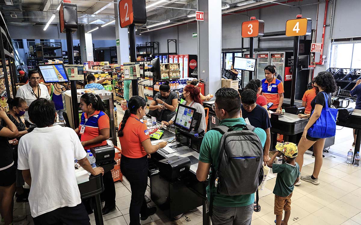 'Otis': Largas filas en Acapulco tras la reapertura de los supermercados