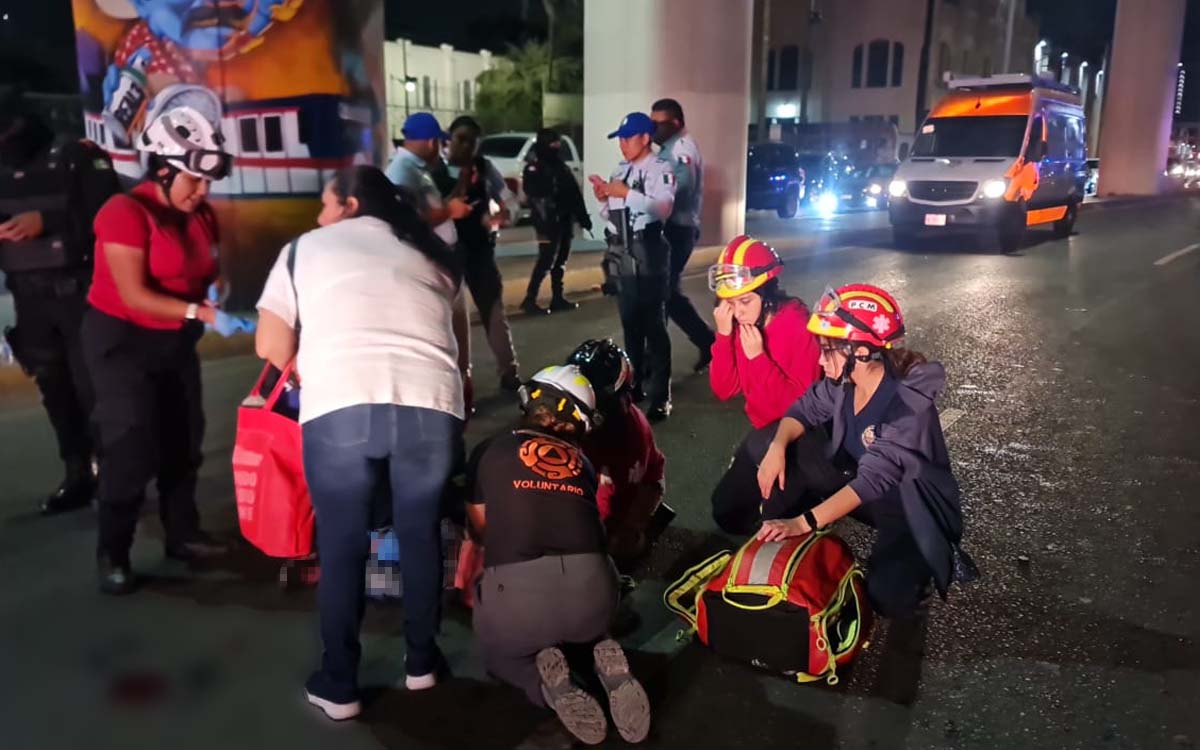 Padre se arroja con su hijo desde estación elevada del Metro de Monterrey