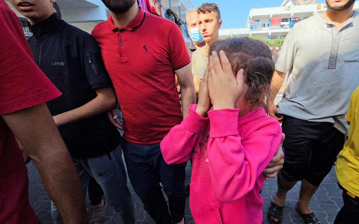 Palestinos denuncian ataque israelí contra escuela; al menos 15 fallecidos