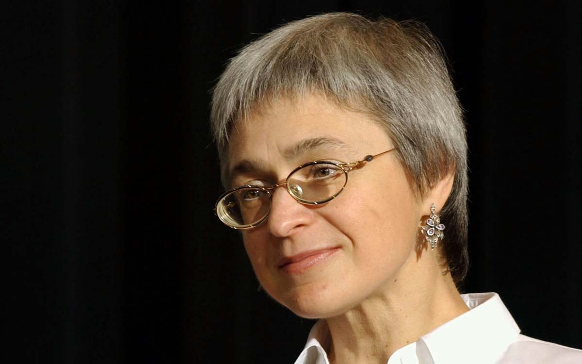 Policía condenado por asesinato de Anna Politkóvskaya fue liberado para combatir en Ucrania