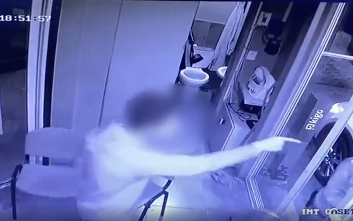 Puebla: Prepa Anáhuac suspende temporalmente a alumno que atacó a guardia