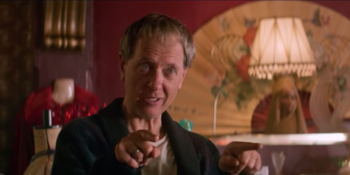 Richard E Grant es una leyenda drag en el tráiler de Todo el mundo habla de Jamie