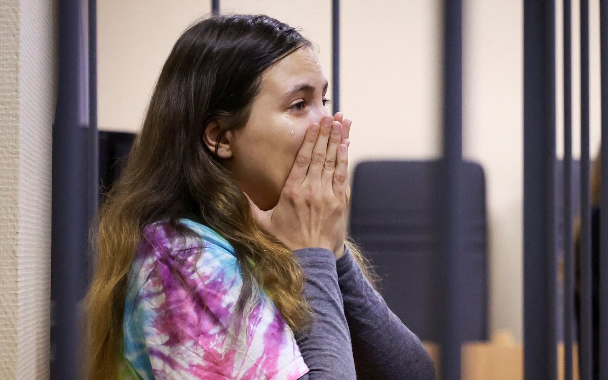 Rusia: Condenan a siete años de cárcel a una artista que protestó contra la guerra en Ucrania