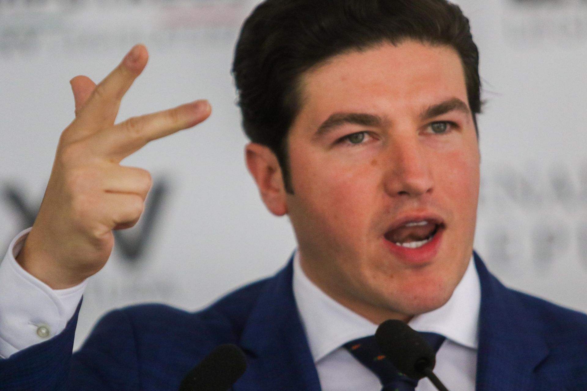 Samuel García llega tarde al 'Día de Muertos' con mensaje al PRIAN