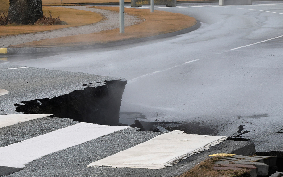 Suman más de 2,500 terremotos en Islandia; alerta de erupción volcánica continúa