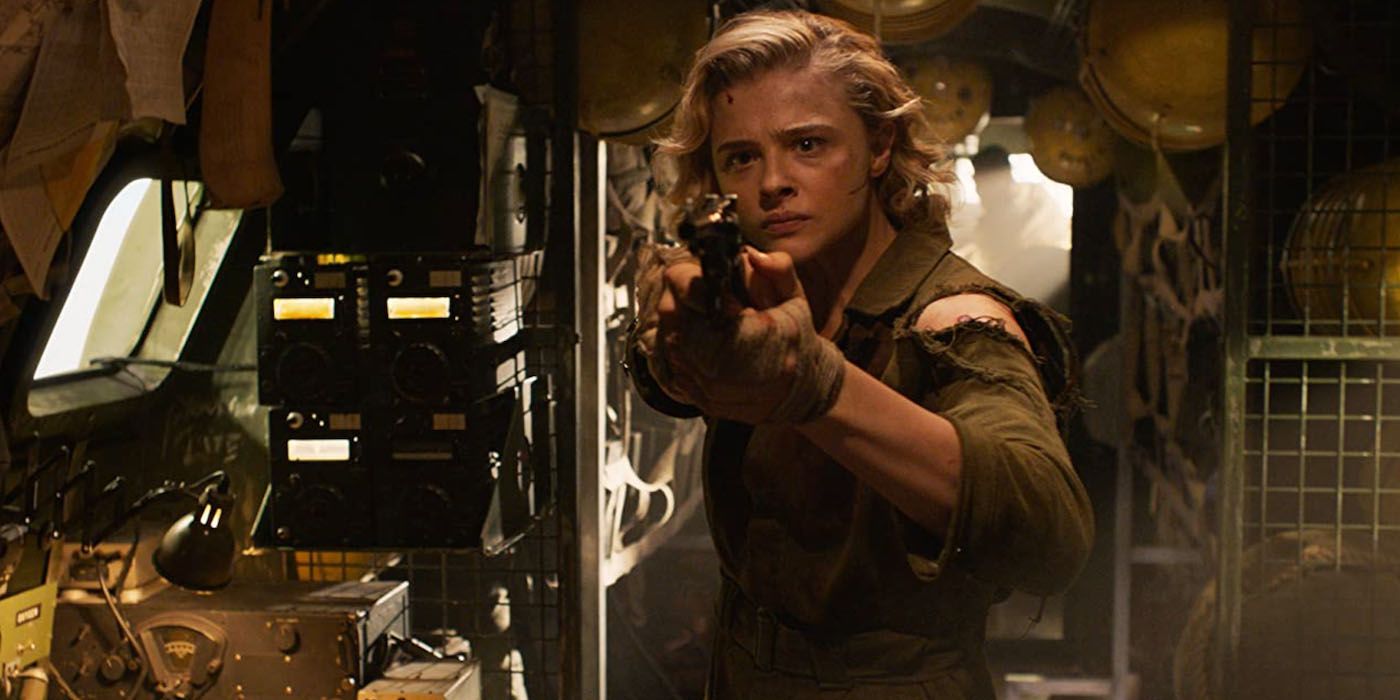 Tráiler de Sombra en la nube: Chloë Grace Moretz lucha contra un enemigo inesperado