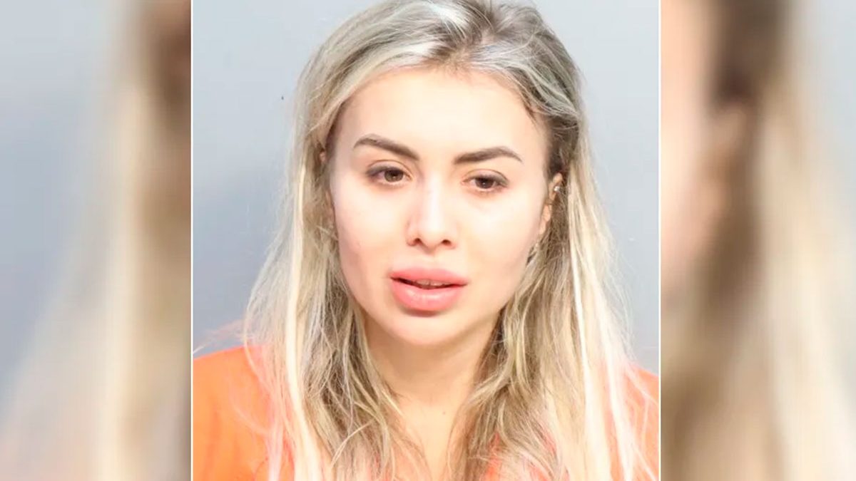 Video | 'Lo siento soy mamá soltera'; Arrestan a mujer por patear a su hijo de 3 años