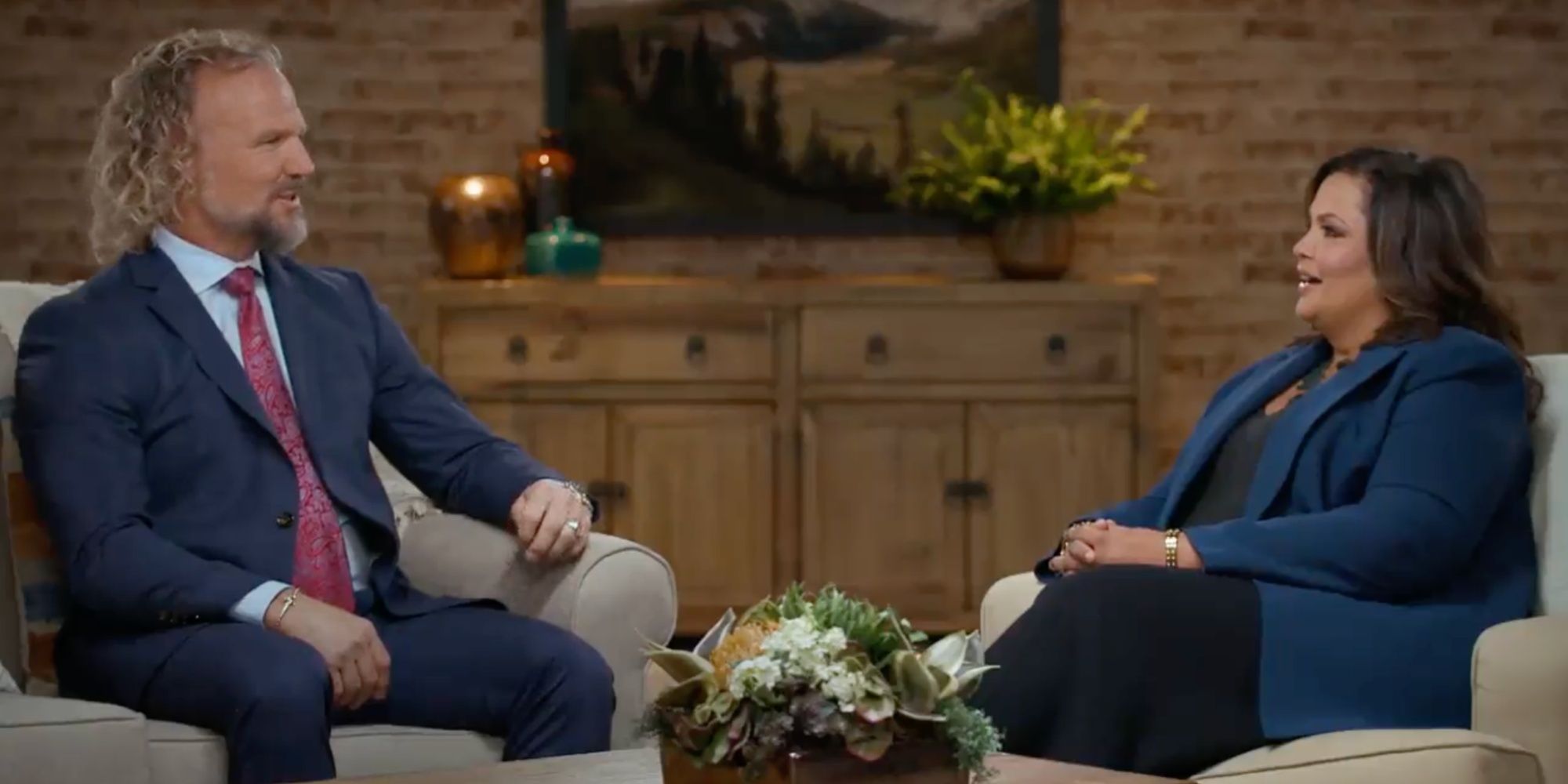 ¿Quién presenta la temporada 18 de The Sister Wives, Tell All en cuatro partes?