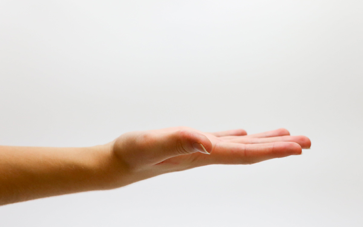 ¡Increíble! Hombre recupera uso de una mano con un nervio del pie