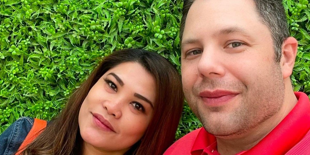 Brett Otto and Daya De Arce from 90 Day Fiancé season 2 smiling outside