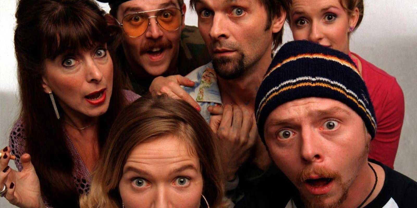 Marsha (Julia Deakin), Mike (Nick Frost), Brian (Mark Heap), Twist (Katy Carmichael), Daisy (Jessica Stevenson) y Tim (Simon Pegg) en una foto grupal del elenco de Spaced