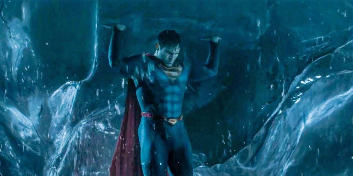 Superman carga hielo en Superman y Lois pic