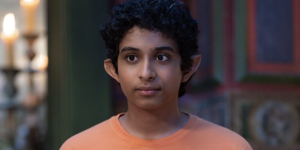 ¿Por qué Grover tiene 24 años y todavía está en la escuela secundaria en Percy Jackson?