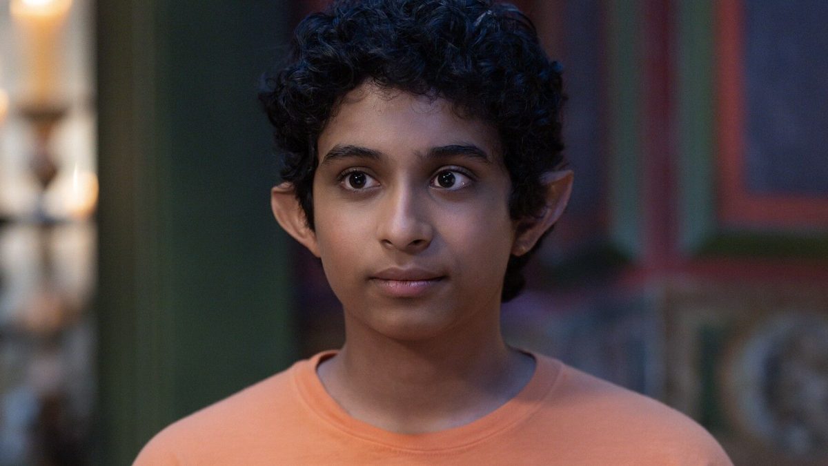 ¿Por qué Grover tiene 24 años y todavía está en la escuela secundaria en Percy Jackson?