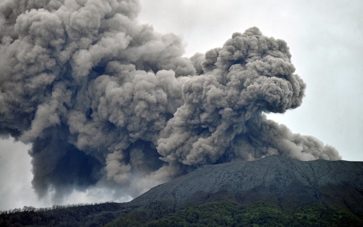 22 muertos tras erupción del volcán Marapi en Indonesia | Video