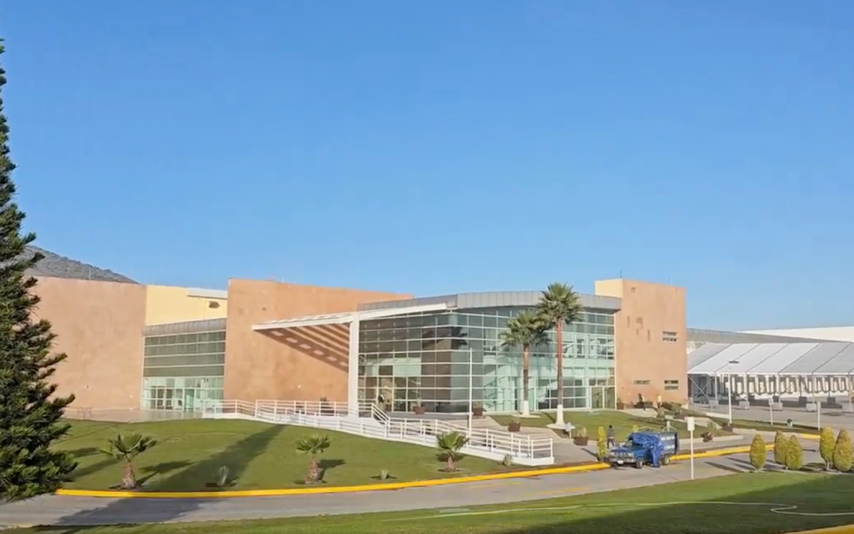 AMLO inaugura Megafarmacia para atender desabasto de medicamentos