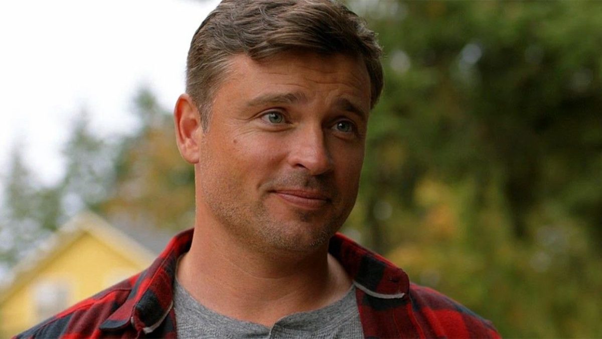 Actor de Smallville critica la crisis del Arrowverse en Tierras Infinitas Tom Welling Cameo