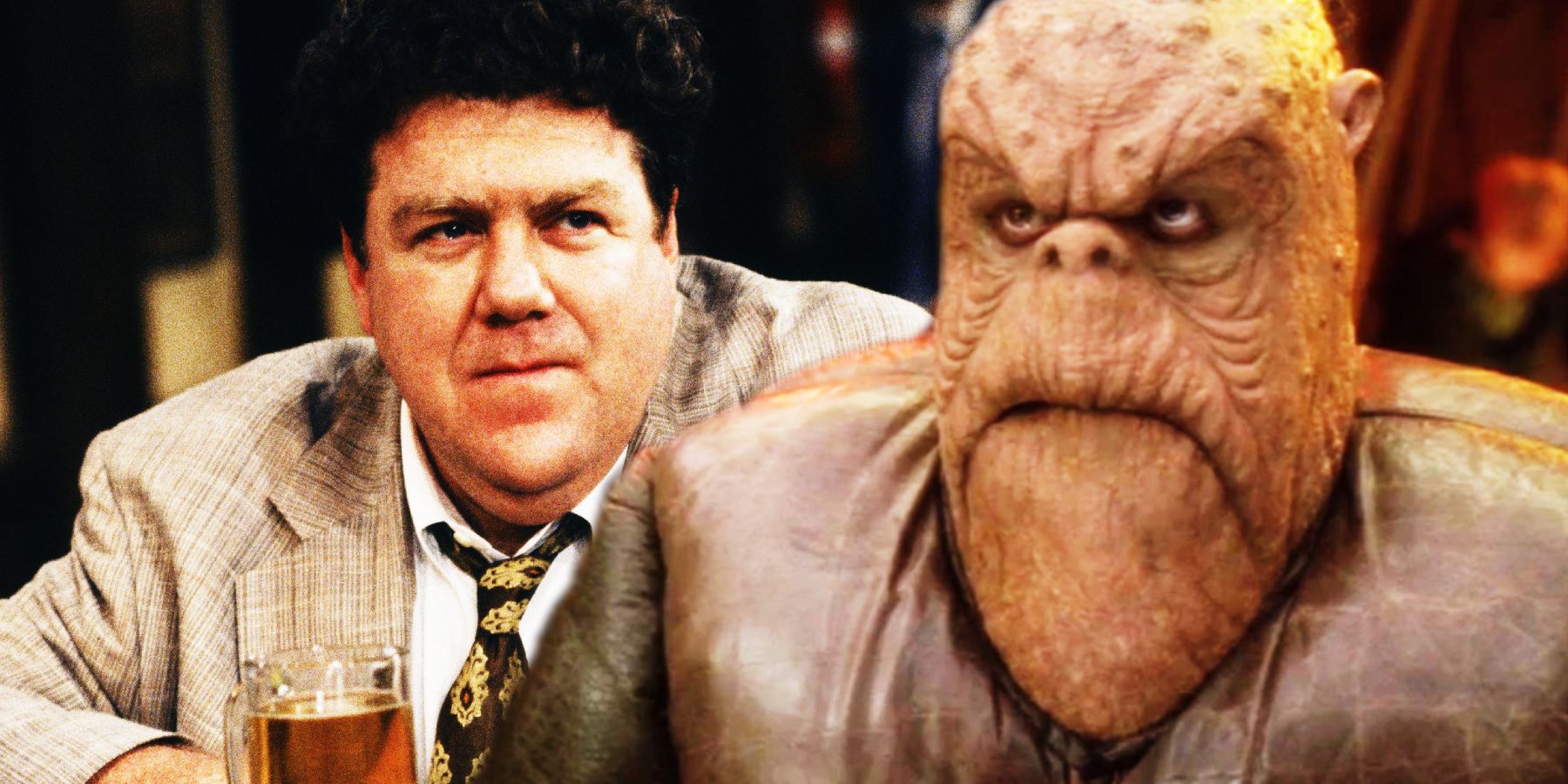 Un hombre grande con cabello castaño rizado y un gran alienígena marrón se sientan en un bar y toman una copa.