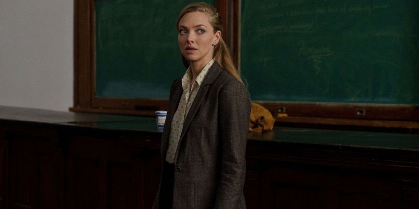Rya de Amanda Seyfried mirando a su izquierda en The Crowded Room