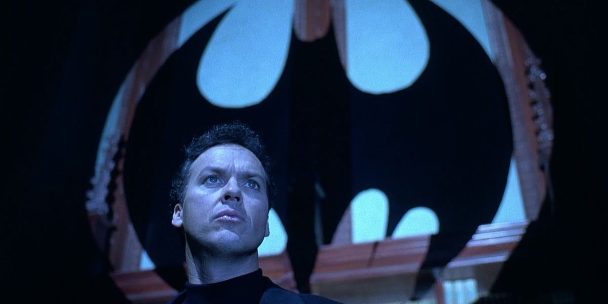 Batman finalmente admite que la batiseñal hace exactamente lo contrario de lo que quería