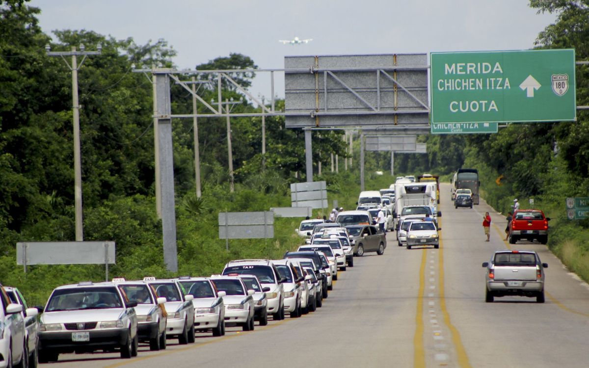 Cancún: Uber y sindicato de taxistas firman acuerdo de colaboración tras años de disputa