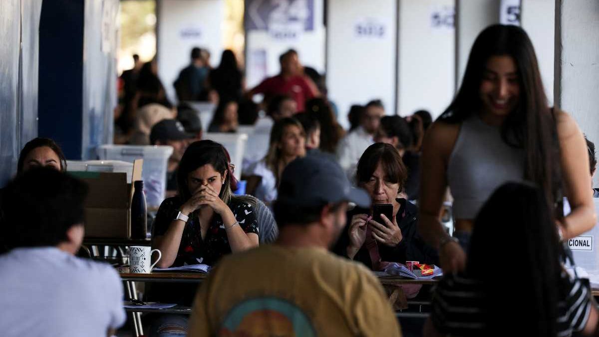 Chile rechaza en plebiscito una Constitución conservadora