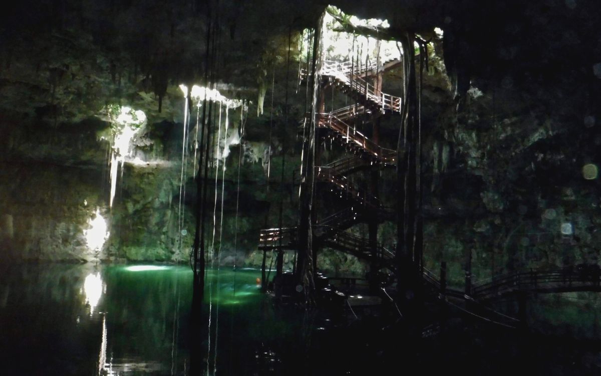 Detectan microplásticos en cenotes de Yucatán