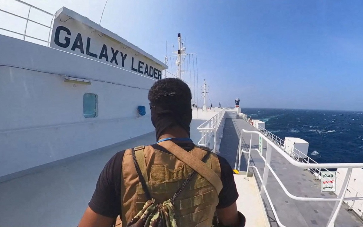 EU lanza coalición para proteger el Mar Rojo; hutíes responden que continuarán ataques