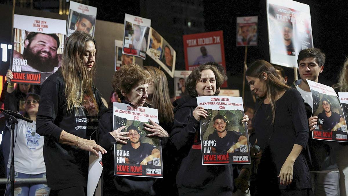 Exrehenes de Hamás protestan en Israel para exigir el rescate de otras 132 personas