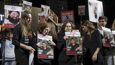 Exrehenes de Hamás protestan en Israel para exigir el rescate de otras 132 personas