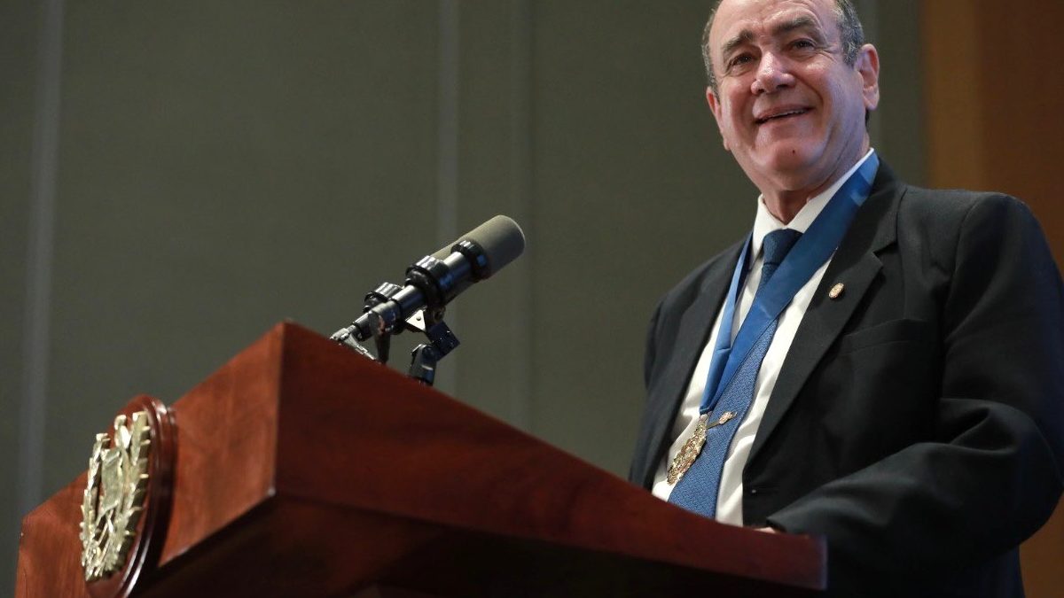 Giammattei rechaza sanciones de EU, dice que nada impedirá la alternancia
