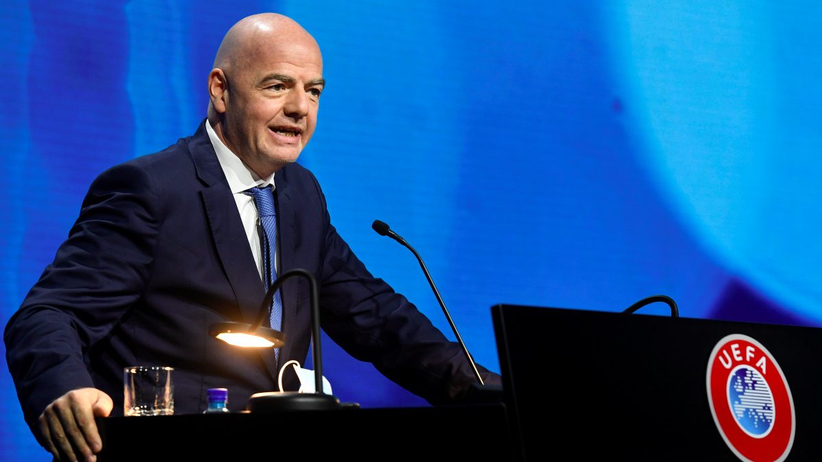 Gianni Infantino condena agresión al árbitro turco y pide 'seguridad para todos'