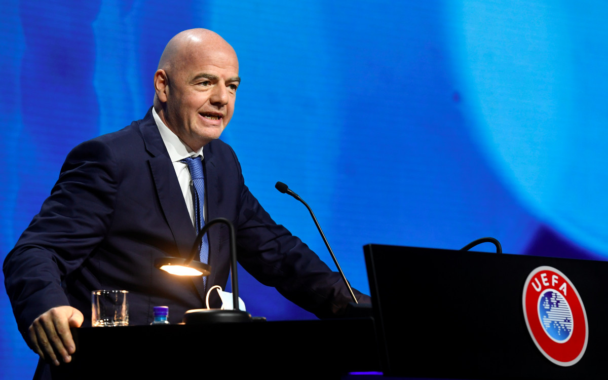 Gianni Infantino condena agresión al árbitro turco y pide 'seguridad para todos'