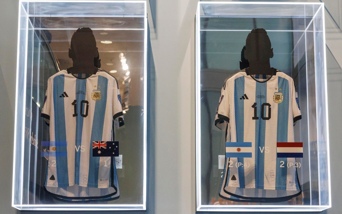 Inicia subasta por las playeras que Messi usó en Qatar 2022… ¡5.2 mdd la primera puja!