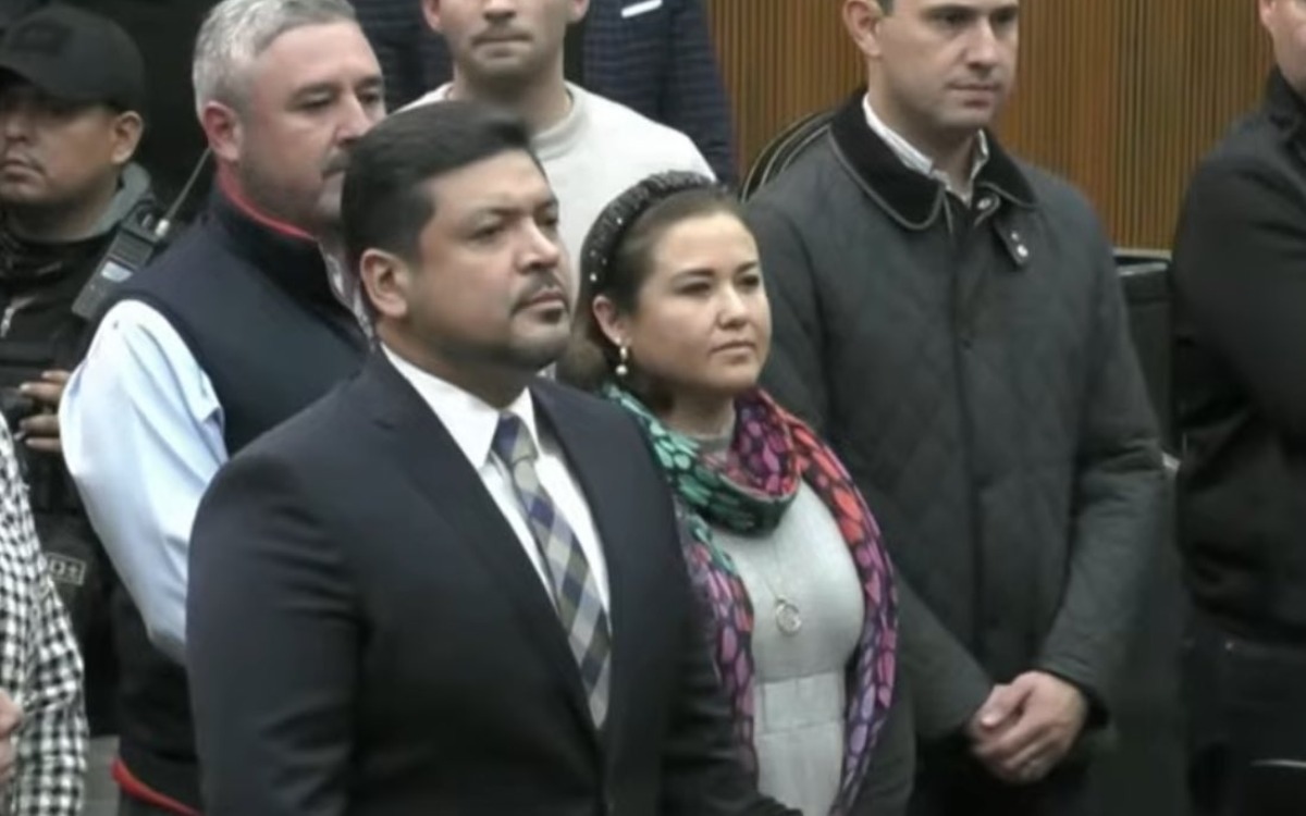 Juez laboral de la CDMX revoca designación de Orozco como gobernador interino de NL; antimotines blindan Palacio de Gobierno | Videos