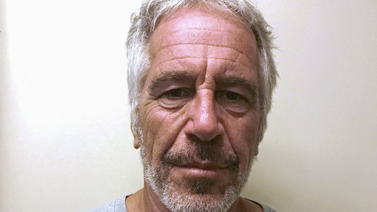 Juez ordena hacer público nombres de personas asociadas en caso Epstein