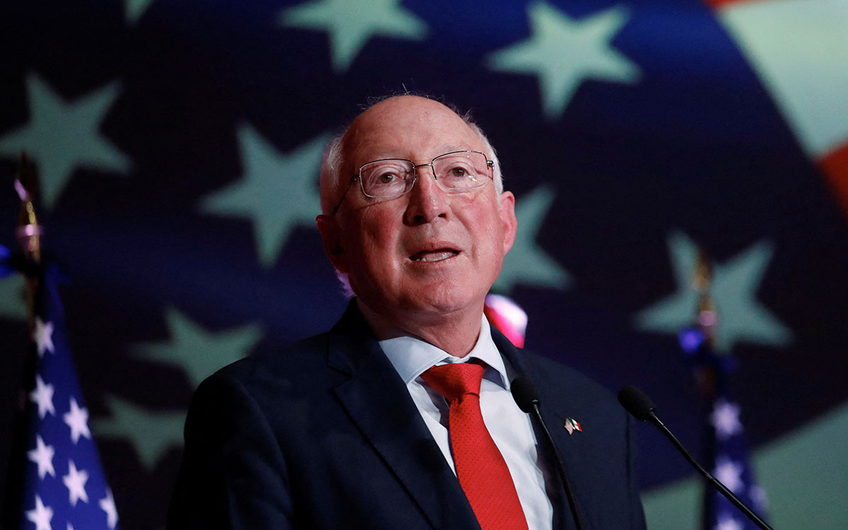 Ken Salazar destaca 'cooperación histórica' bilateral para extradiciones