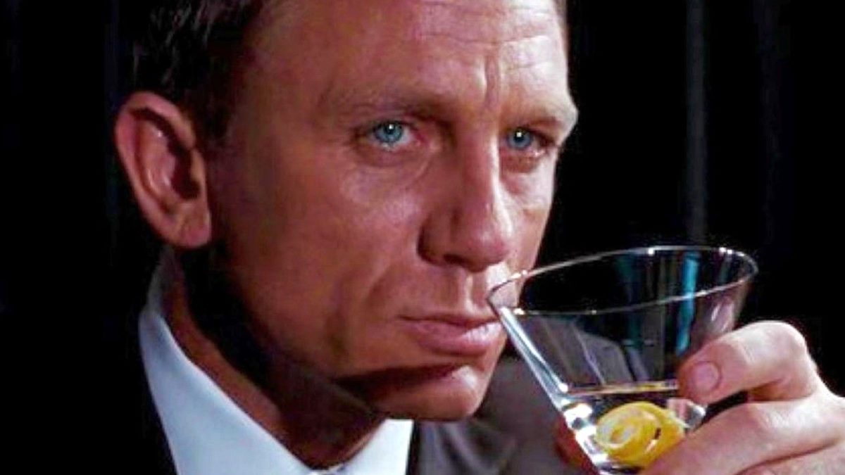 La teoría de James Bond le da al pedido de Martini del súper espía un significado oculto más oscuro
