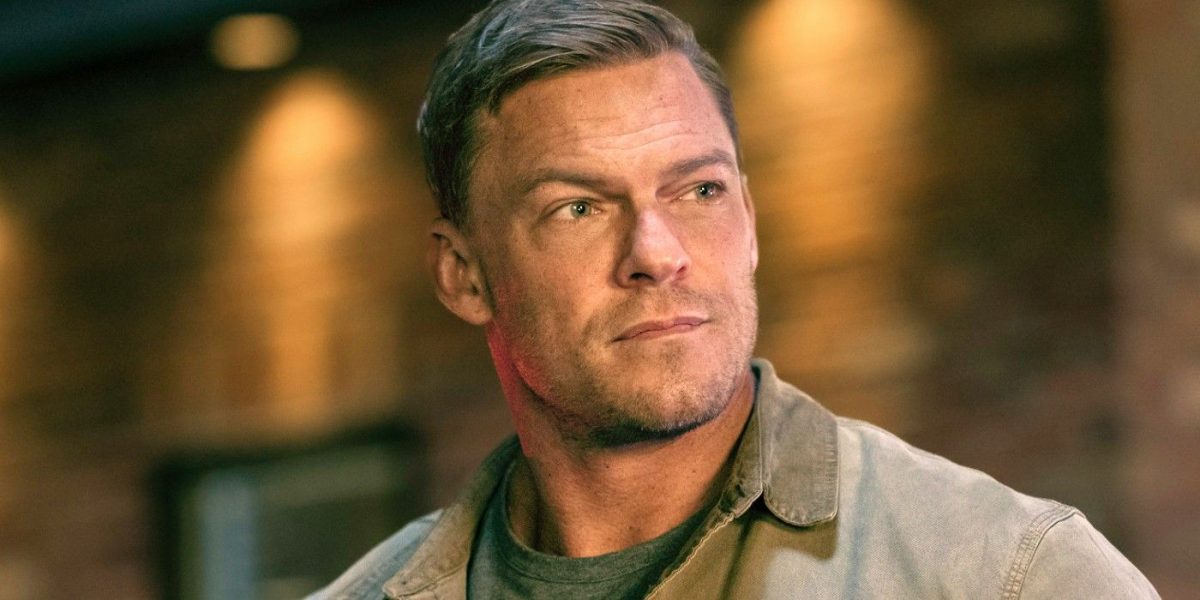 Libro de la temporada 3 de Reacher presentado por la estrella Alan Ritchson: "Va a hacer muy feliz a la gente"