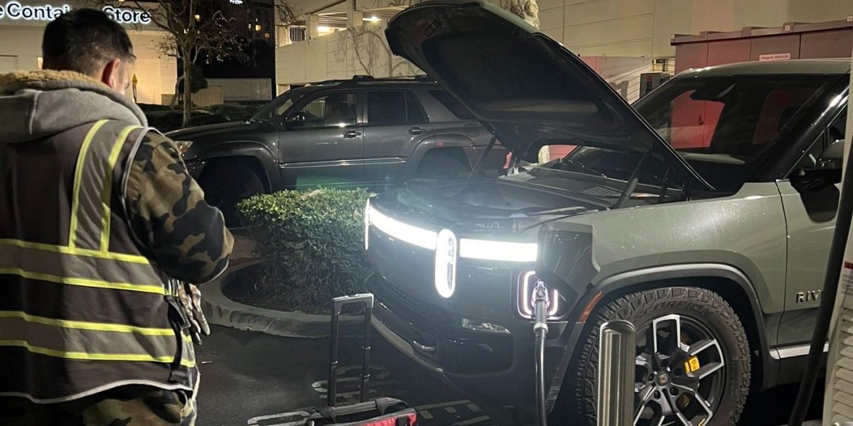 Los cargadores de Electrify America que fríen vehículos eléctricos generan preocupación sobre la culpabilidad