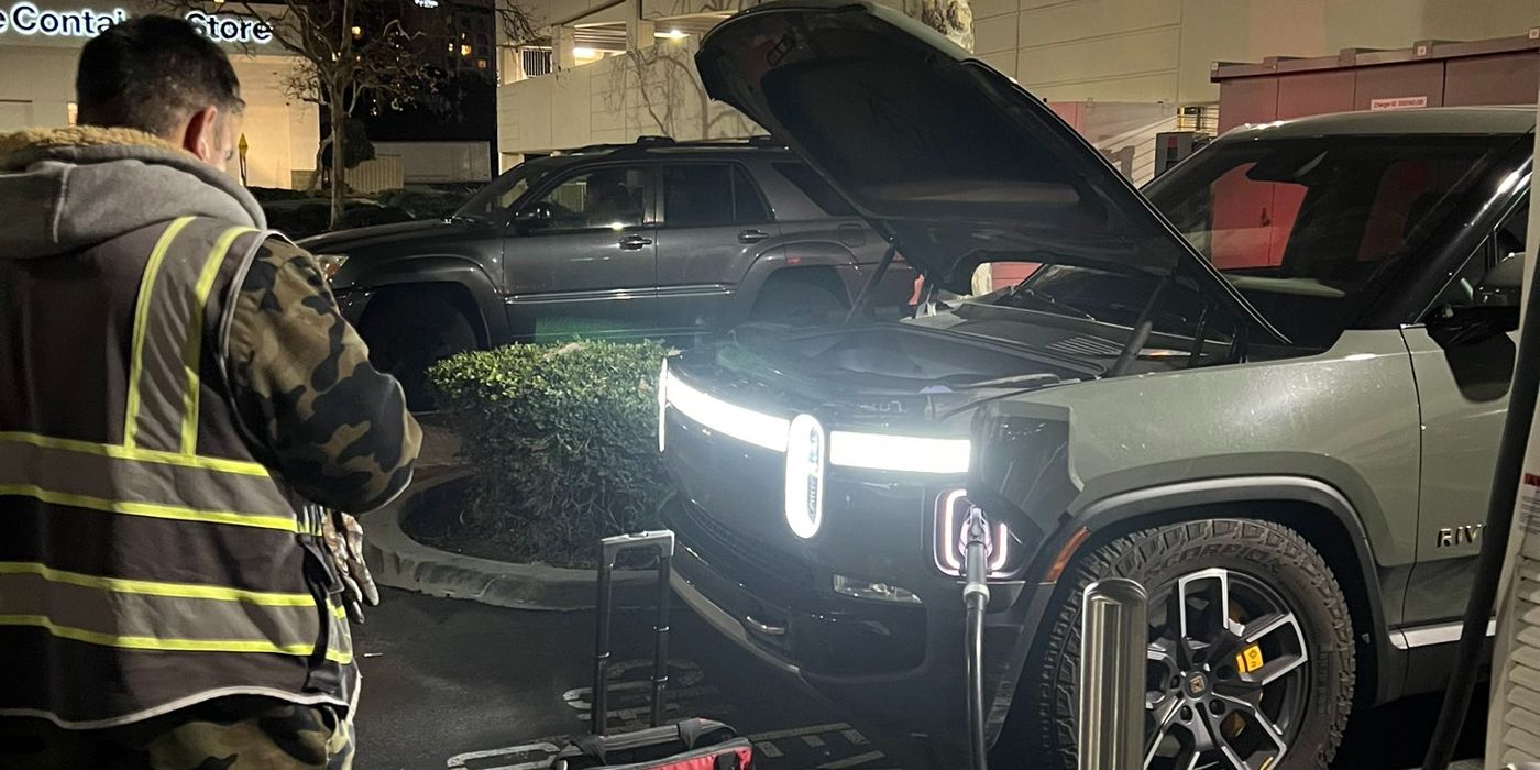 Los cargadores de Electrify America que fríen vehículos eléctricos generan preocupación sobre la culpabilidad