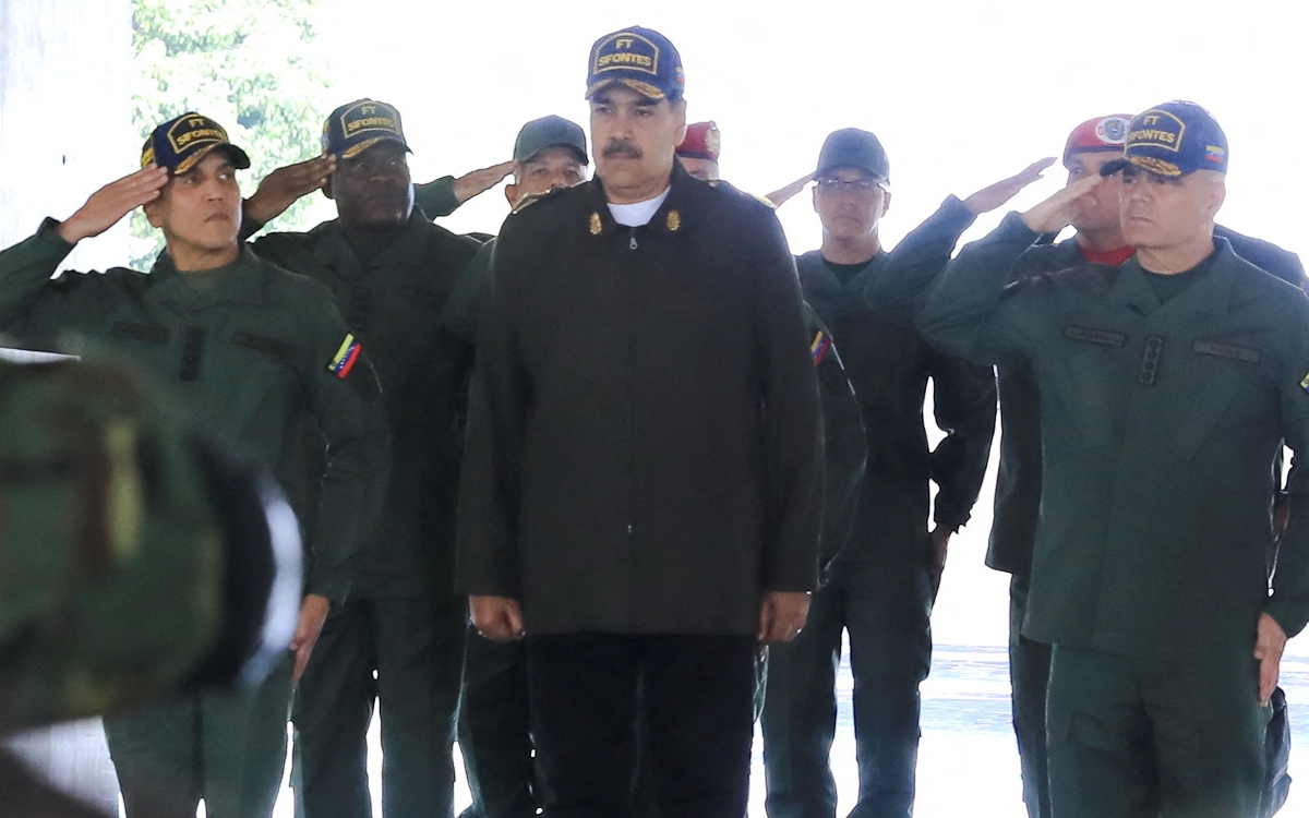 Maduro ordena acción militar tras llegada de buque británico a Guyana