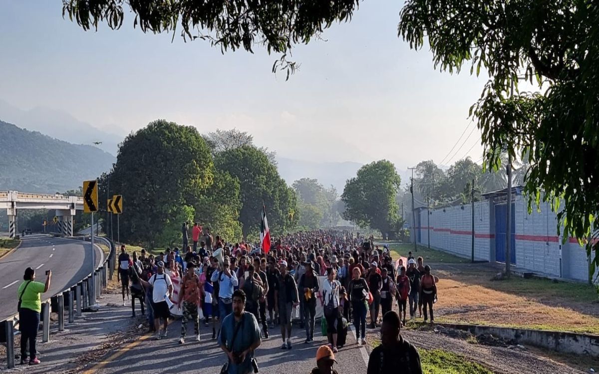 Miles de migrantes del ‘Éxodo de la Pobreza’ recorren carreteras de Chiapas | Video