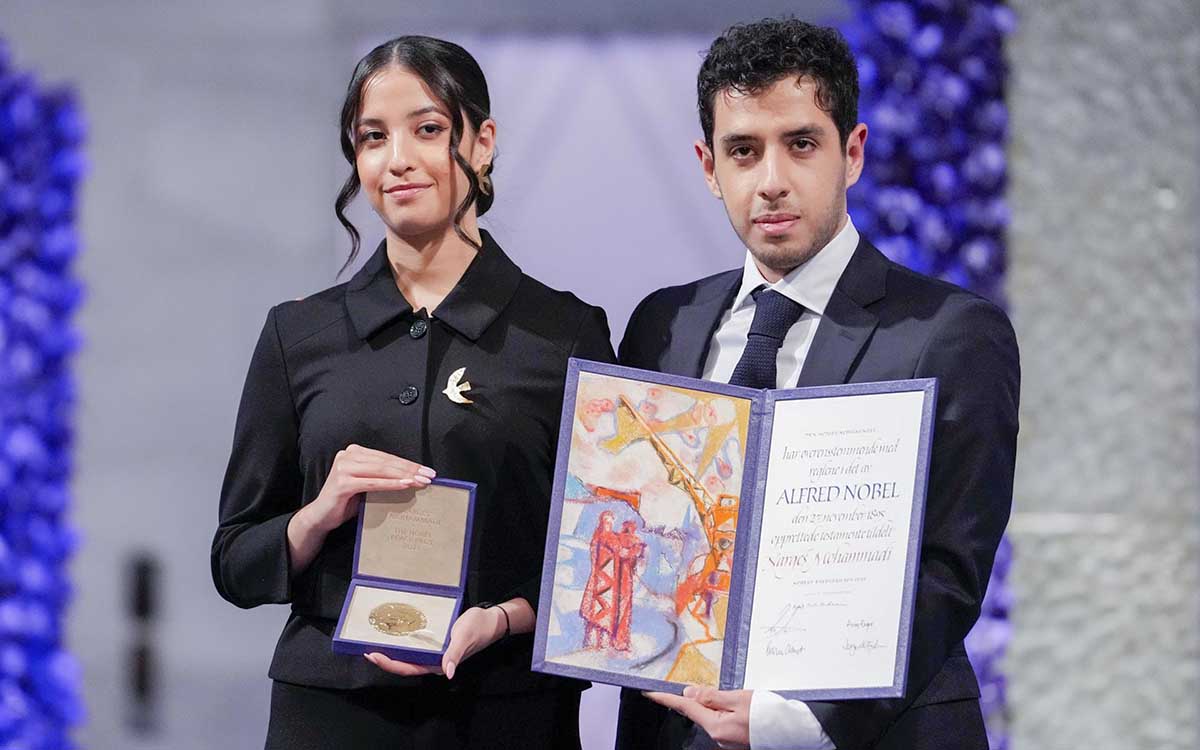 Mohammadi pide al recibir el Nobel de la Paz apoyo para acabar con el régimen de Irán