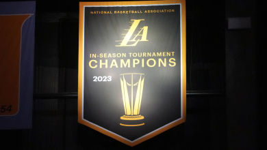 NBA: Lakers cuelgan el primer 'banner' de campeones de la Copa NBA | Video