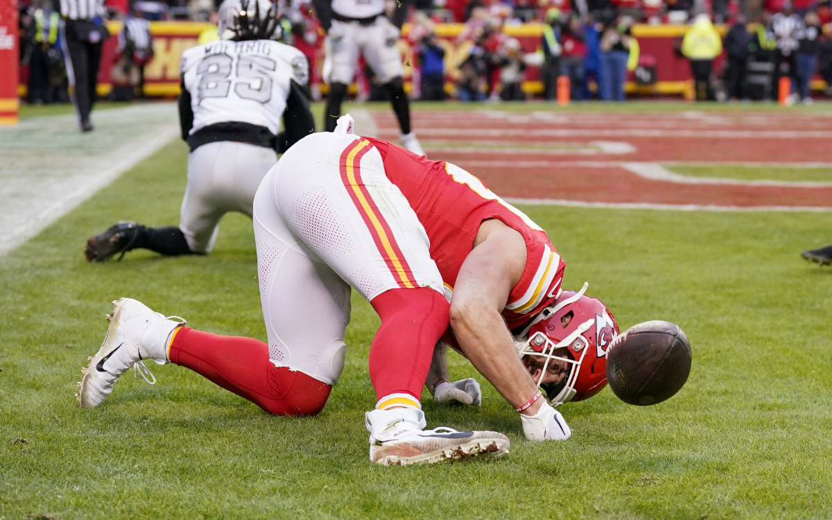 NFL: Jefes y Vaqueros alargan su crisis de cara a playoffs