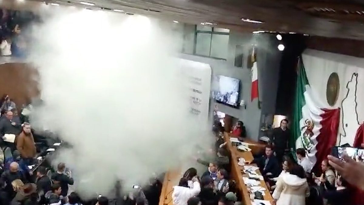 NL: Dante Delgado acusa al PRI y PAN de 'regresión democrática' tras caos en Congreso
