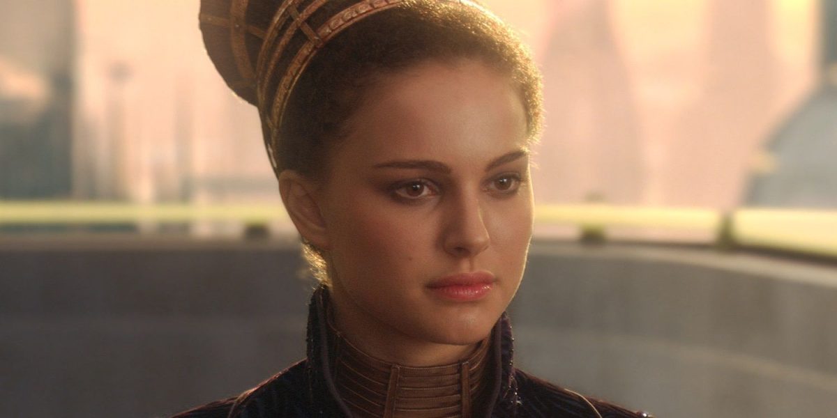 "No... tengo 18": el rey Carlos le hizo a Natalie Portman una pregunta hilarante en el estreno de La amenaza fantasma hace 24 años