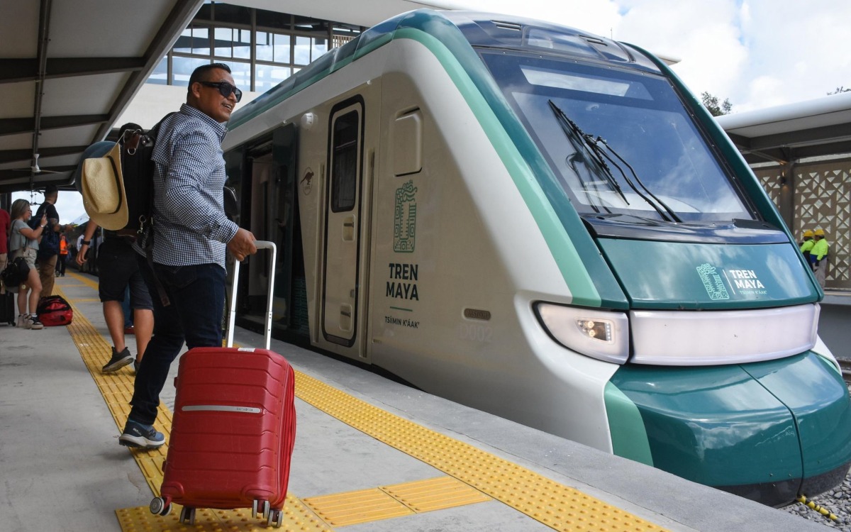 Primer día del Tren Maya con 'fallas mecánicas' y retrasos de hasta cuatro horas | Video
