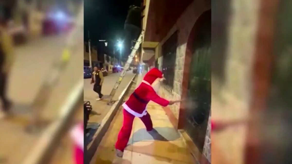 Santa Claus detiene a narcotraficantes en Perú